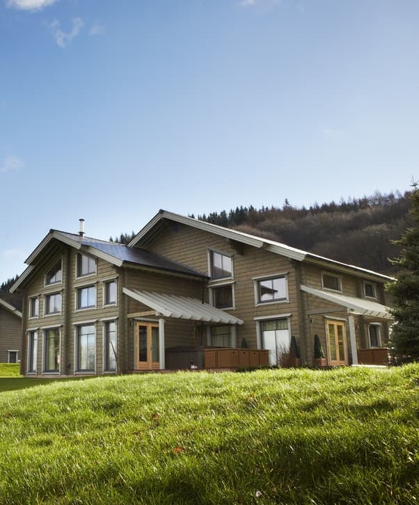 Hunter Lodges Exterior Offer Card
